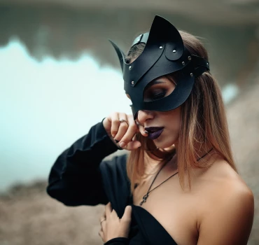 Dreifach scharf? Katzen, Frauen und Erotik, Artikelbild