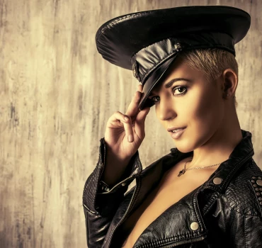 Uniformfetisch, Artikelbild