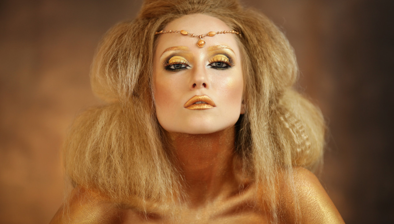 erotisches Dating im Karneval Webcamsex Rollenspiele sexy Frau wie Löwin gestyled