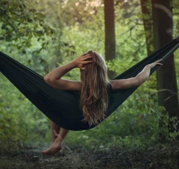 Gangbang & Catering: Nele versorgt Papas Freunde am Vatertag, Artikelbild