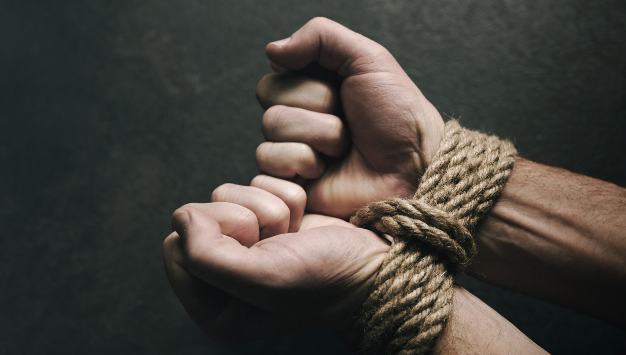 Fesselspiele, Artikelbild