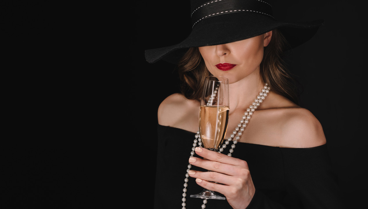 Lady MILF Champagner Natursekt Golden Shower