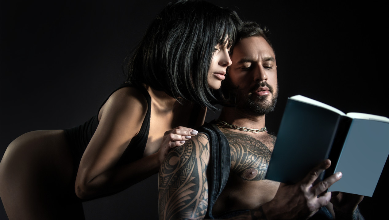 Böse Mädchen bestrafen sexyPaar Brat lesen