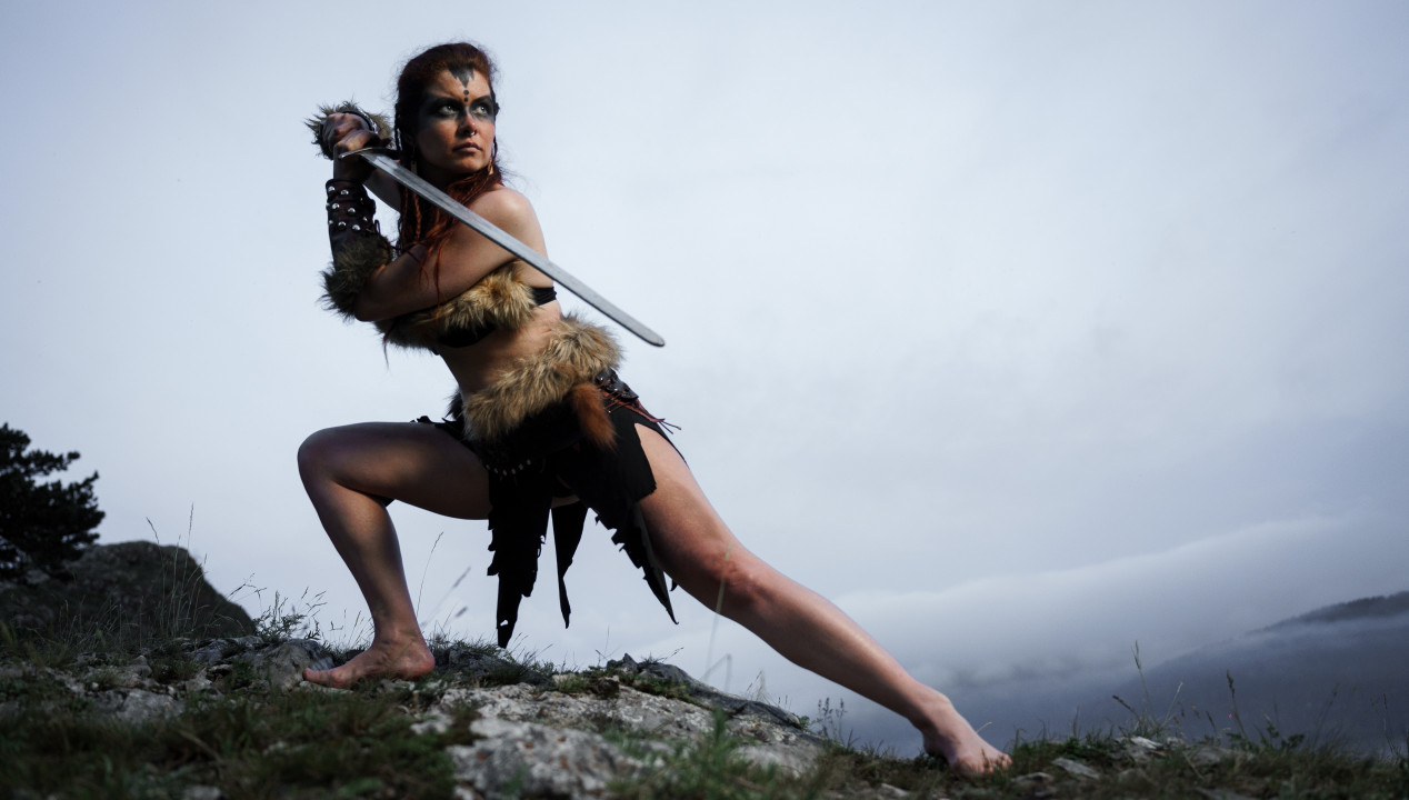 Wikinger Kriegerin Schwert Cosplay XXX Spielfilm Pornoparodie