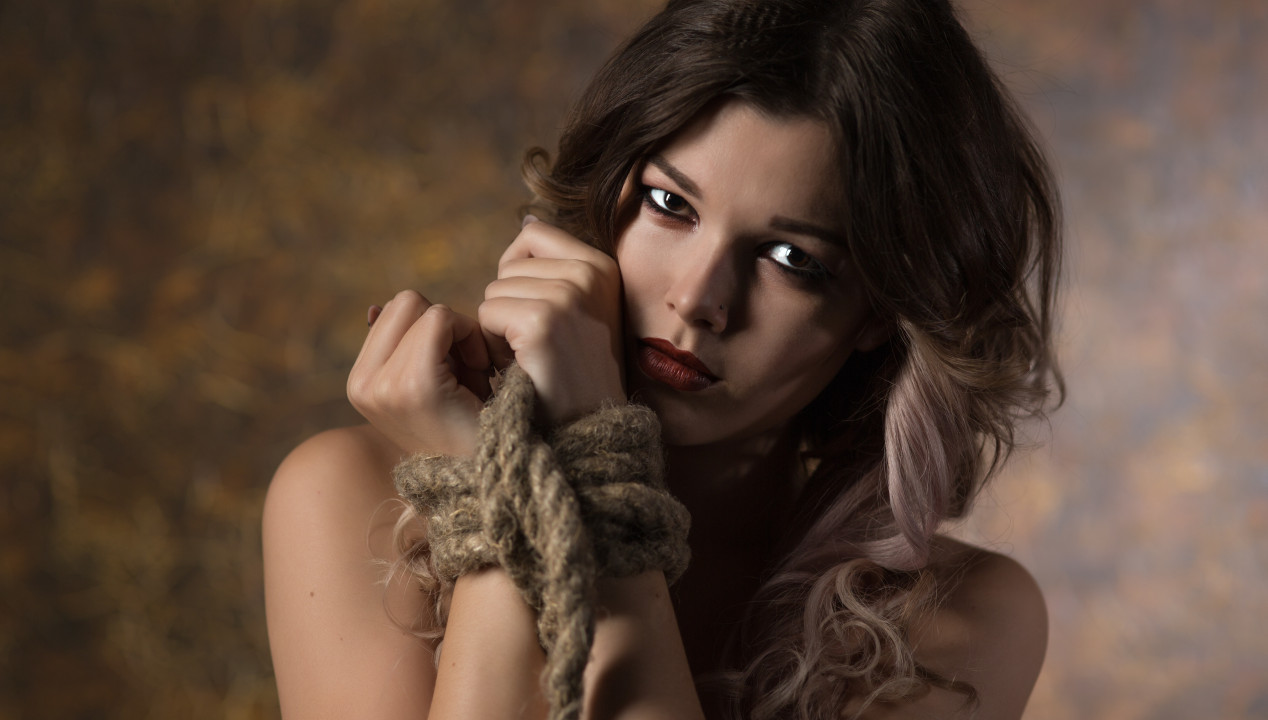 sexy Frau Bondage mit Seil