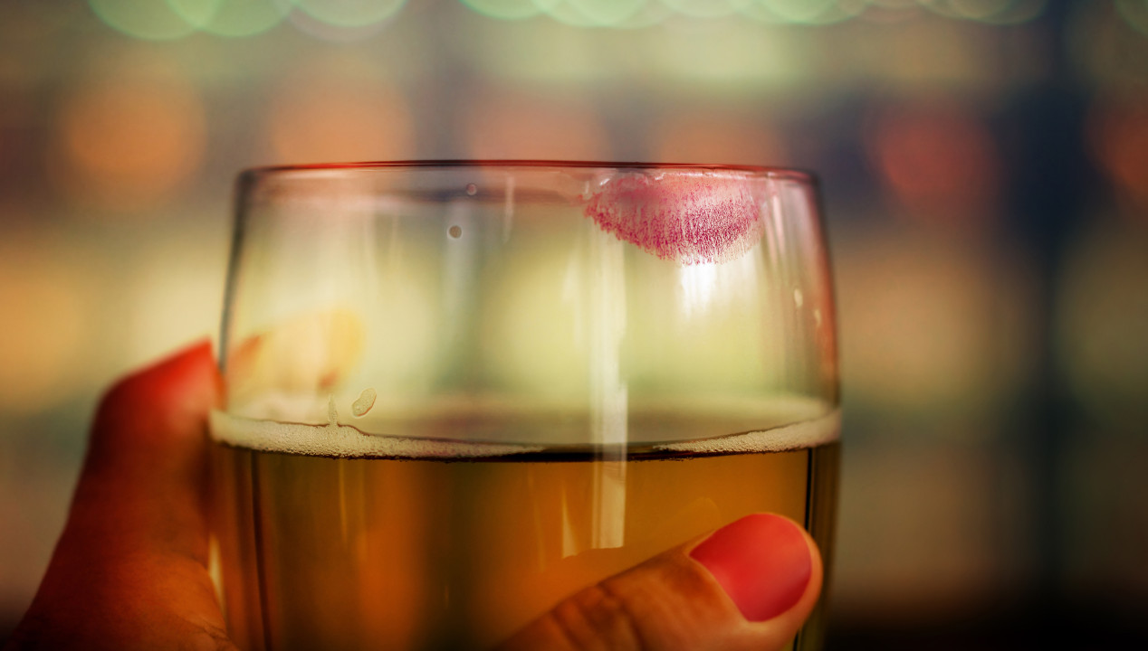 Verhopft und zugenäht – Frauen, Bier und die Öffentlichkeit, Artikelbild