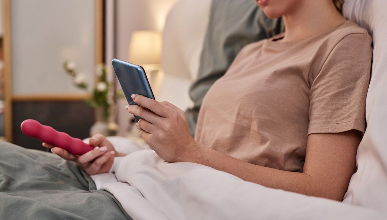 Frau Bett Dildo Teledildonics Sextoy